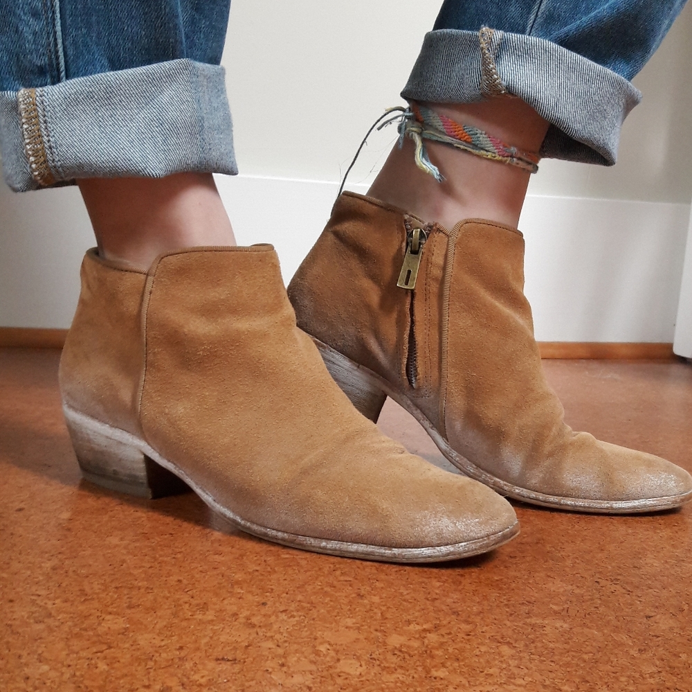 Super cute low rise vintage brown boots
